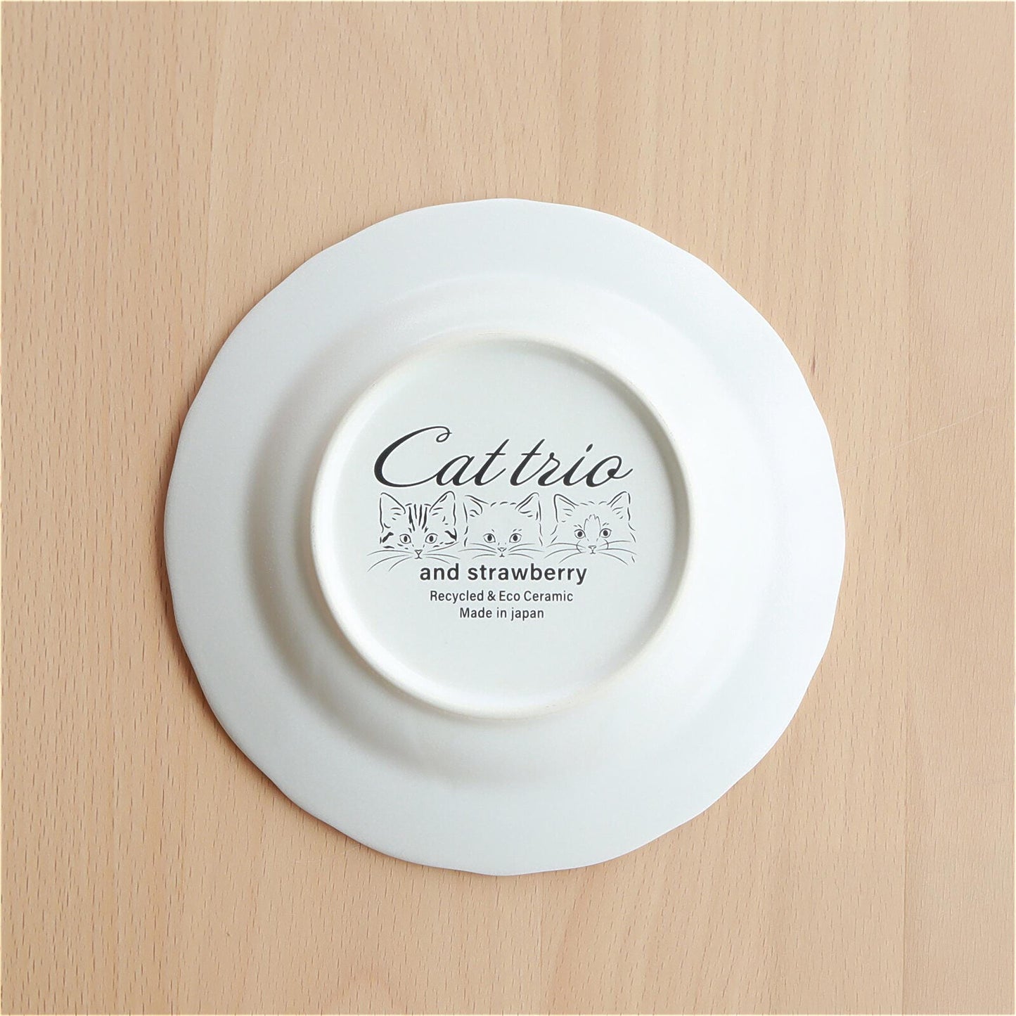 Trio Cat Eco-Friendly Recycled Clay Porcelain Plate - Small 6 in