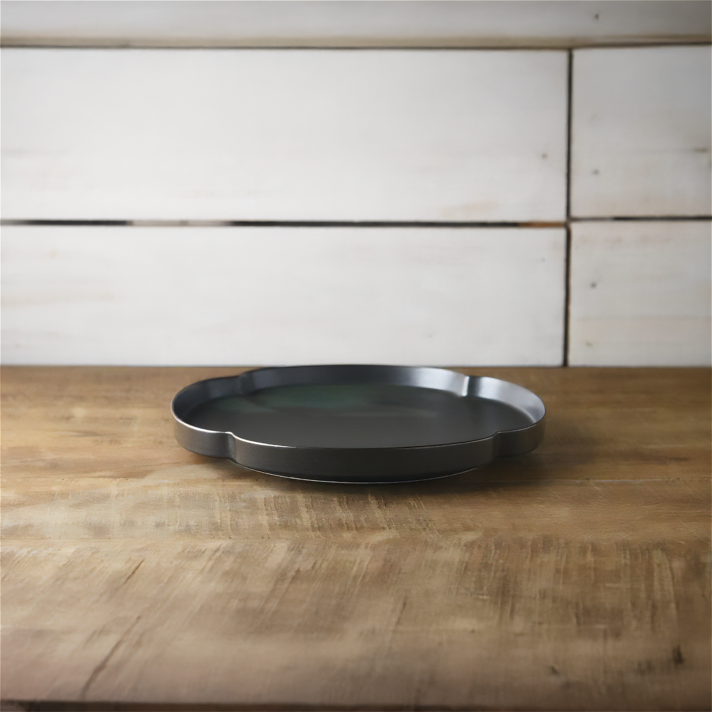 Tsudoi Iron Black Plate by Rina Ono