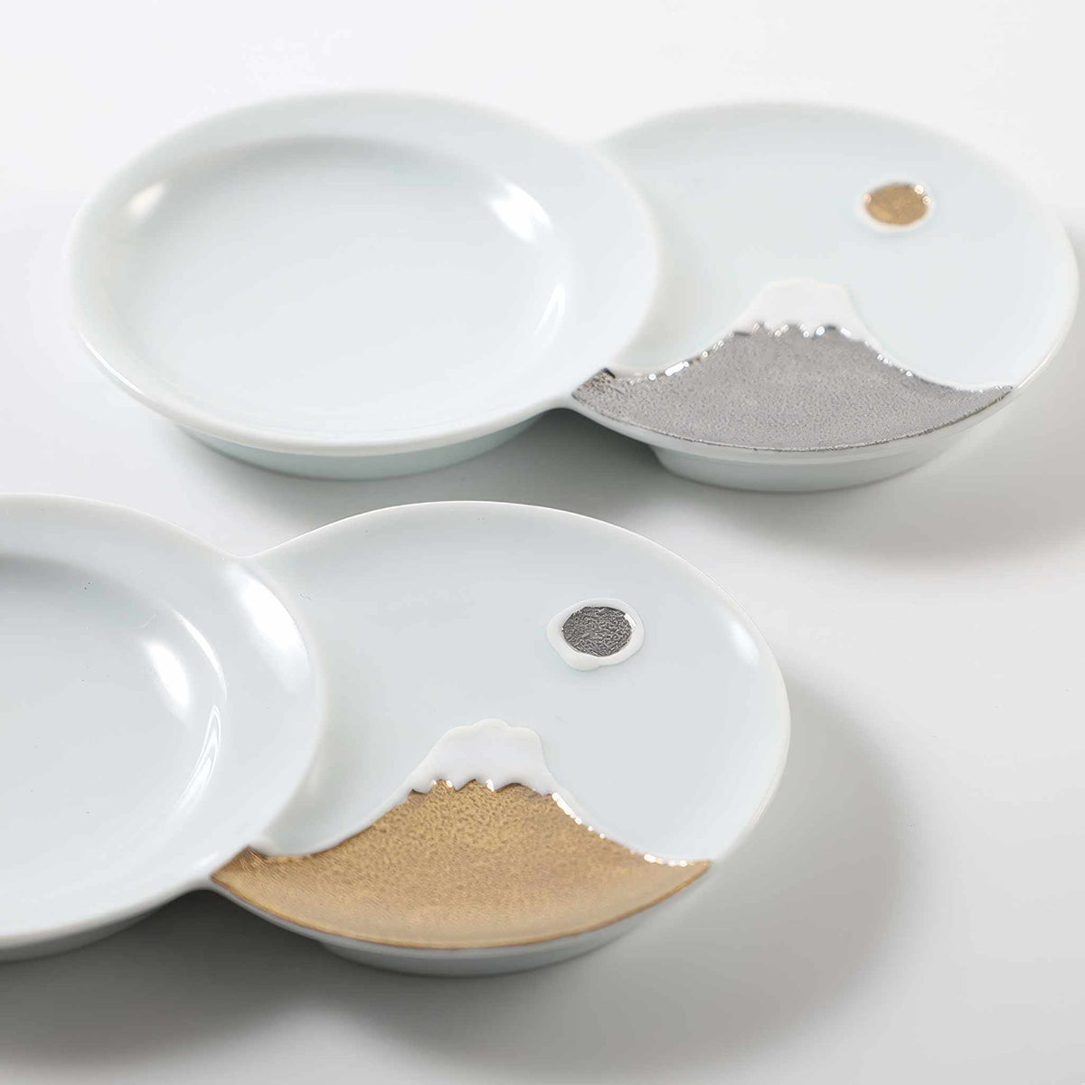 Hasami Ware Mt. Fuji Sauce Dish - Silver/Gold