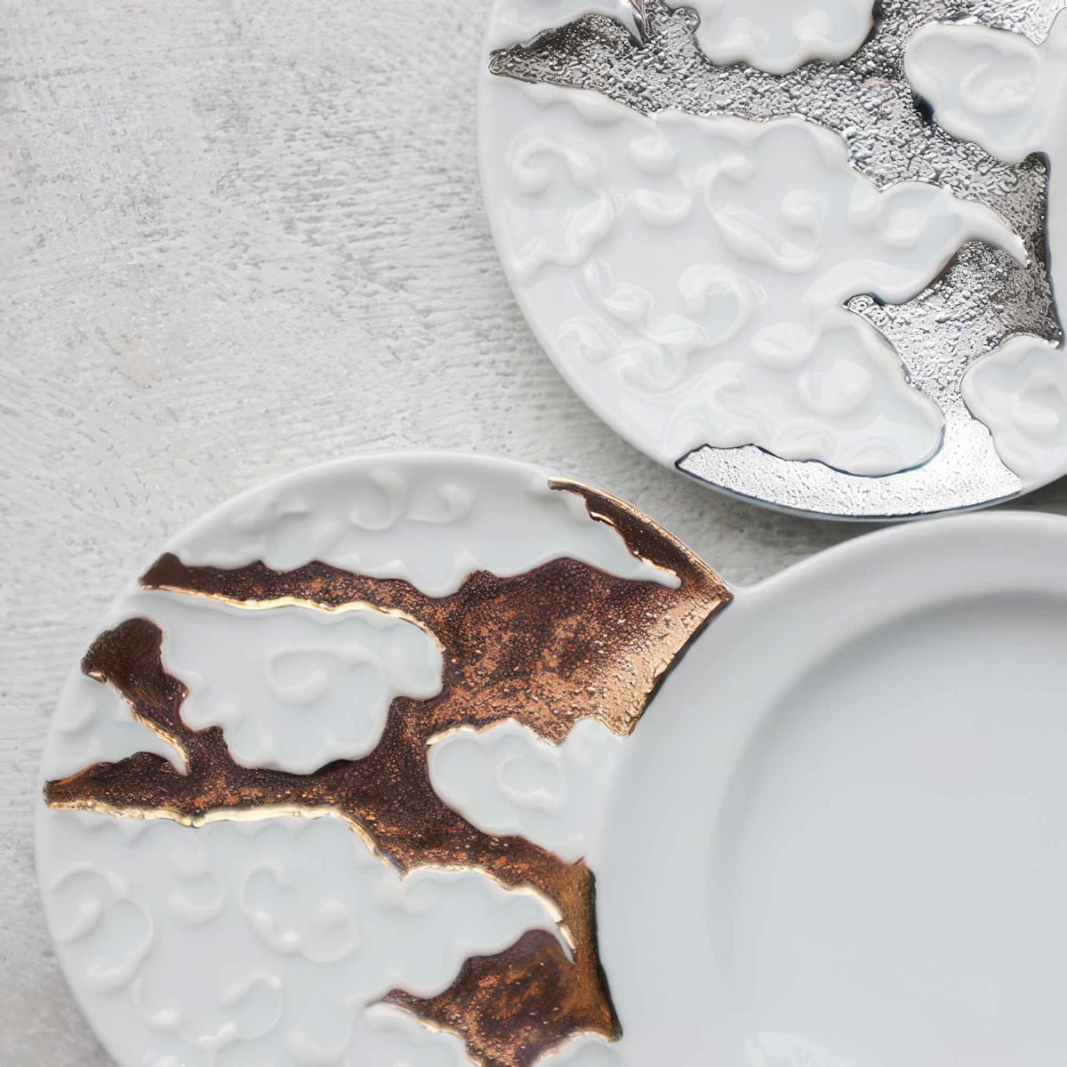 Hasami Ware Cloud Sauce Dish - Silver/Gold