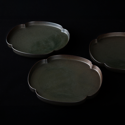 Tsudoi Iron Black Plate by Rina Ono