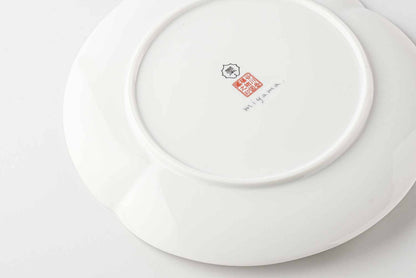 A white, delicate, and intricately designed 8-inch porcelain plate with a daisy pattern, made from Mino Ware, a traditional Japanese ceramic material.