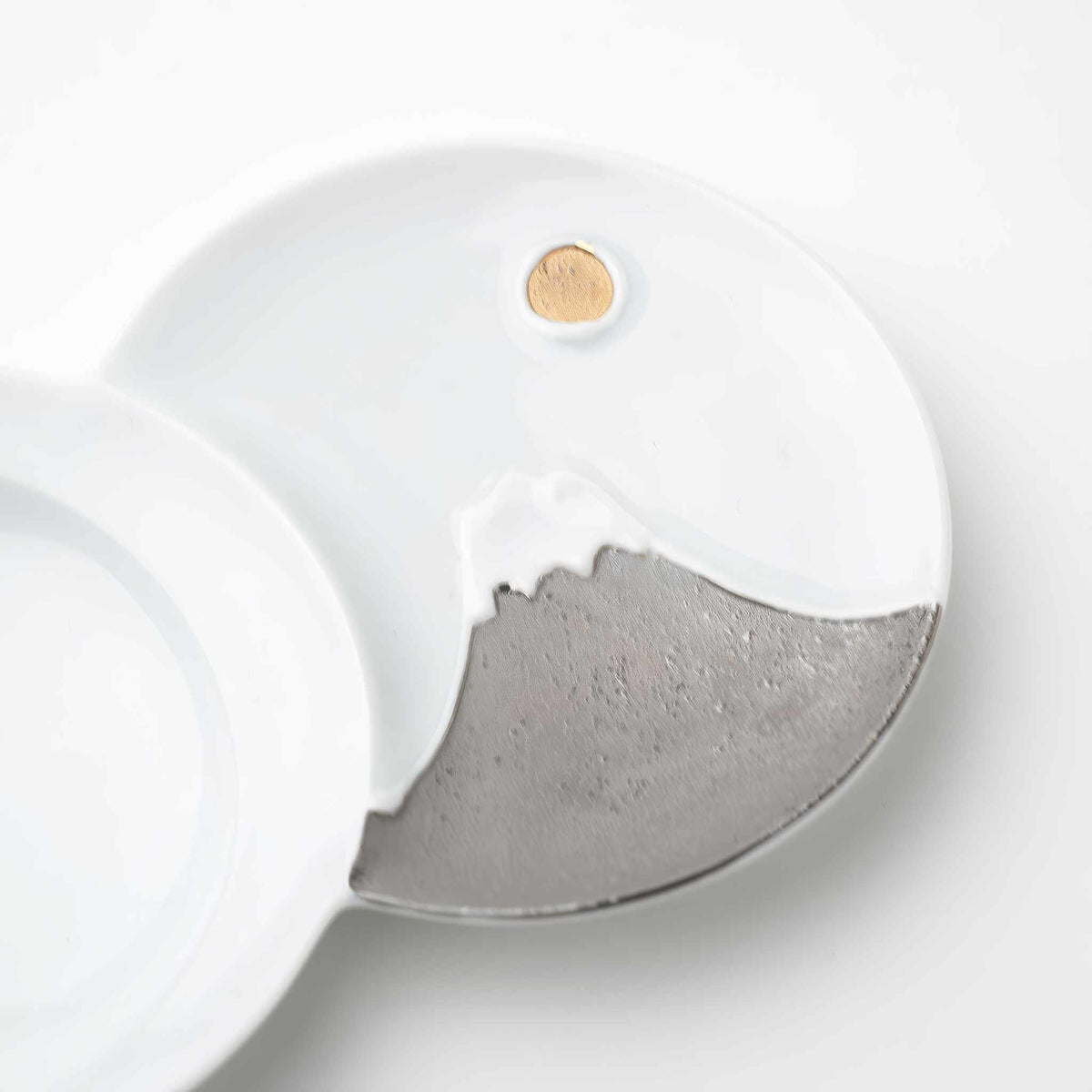 Hasami Ware Mt. Fuji Sauce Dish - Silver/Gold